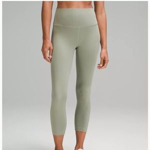 WUNDER TRAIN HR CROP 23” LAUREL GREEN